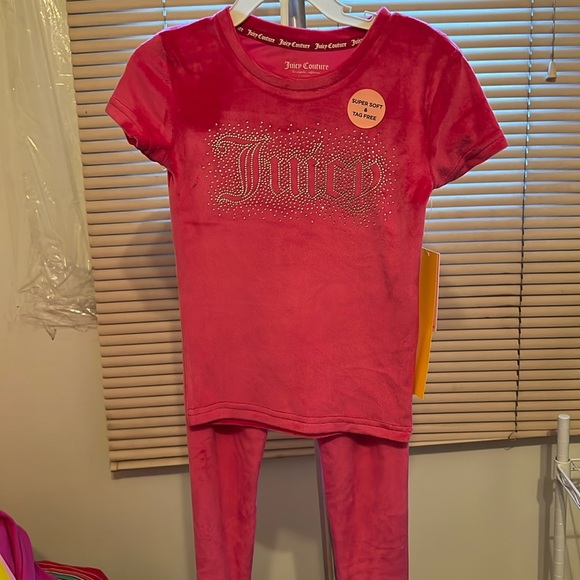 Juicy Couture Girls BNWT Hot Pink Pajamas 2 Pieces Short Sleeve Long Pants - Picture 2 of 10
